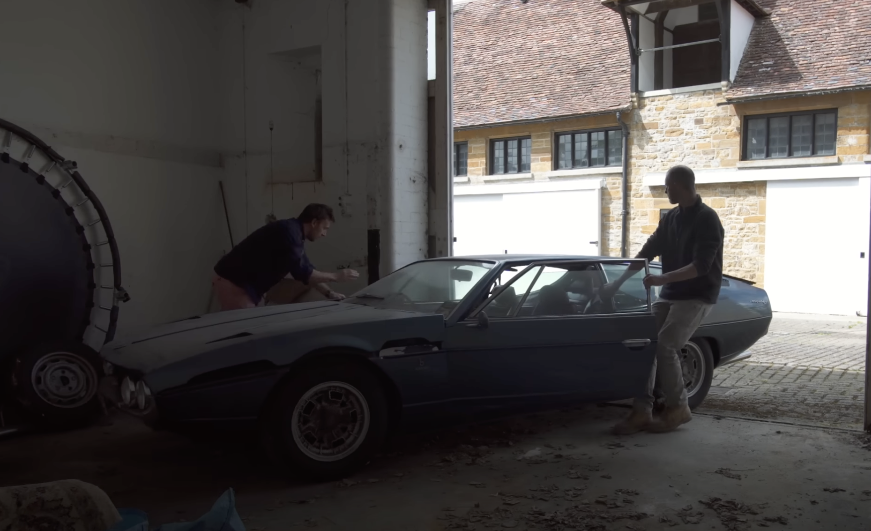 Video: V12 Powered Lamborghini Espada Barn Find Fires Up After 15 Years