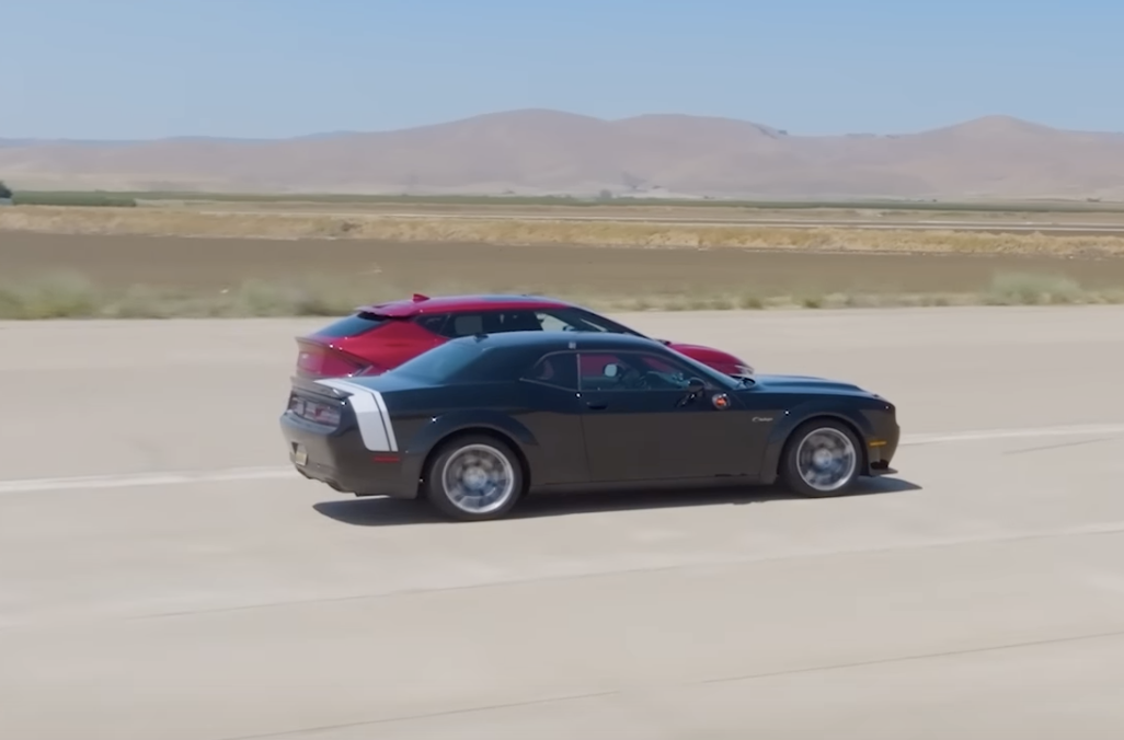 Video: Dodge Challenger Black Ghost Drag Races Kia EV6 GT and the Result is Shocking
