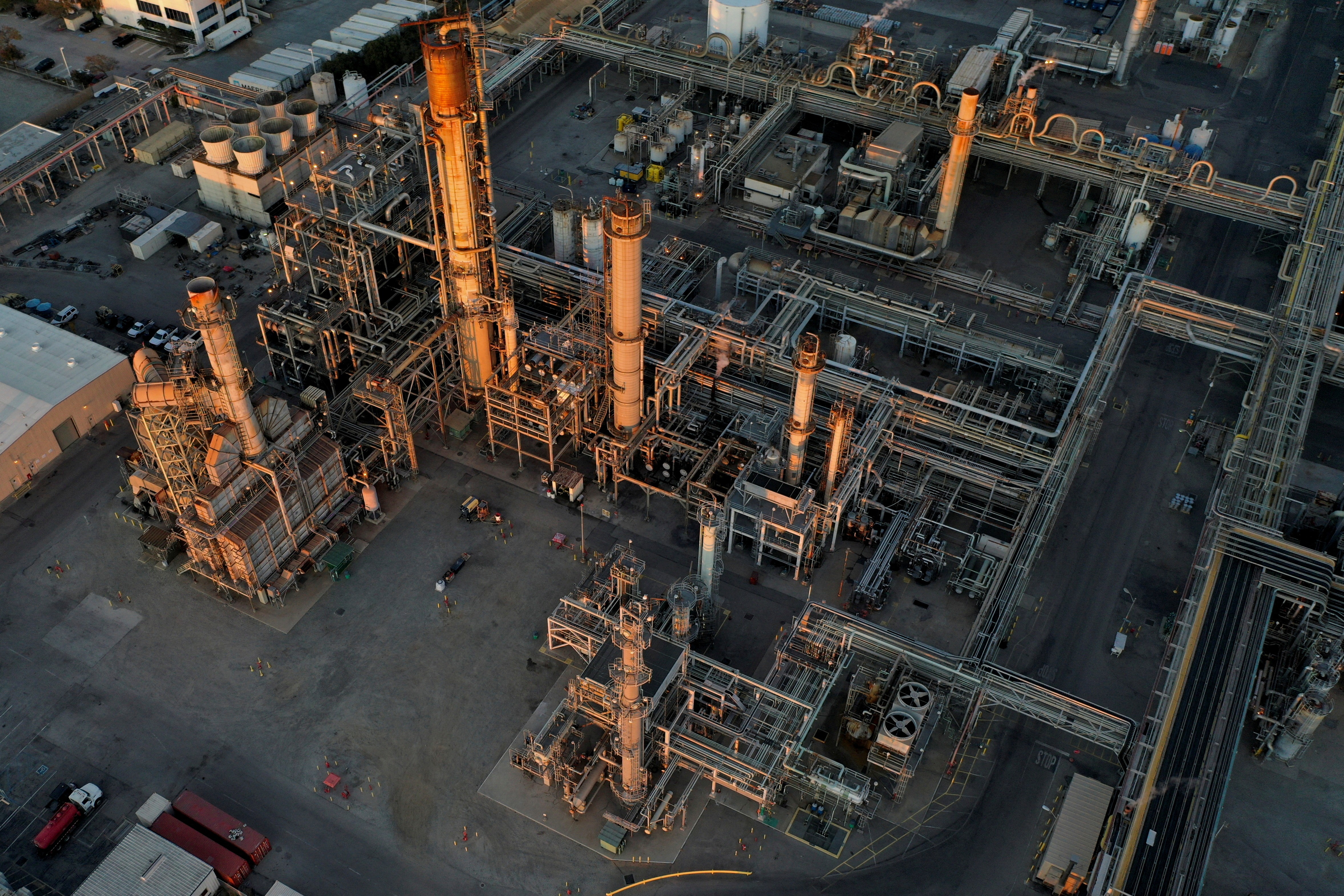 Carbon taxes 'putting Britain's refineries at risk' as Labour handed ultimatum