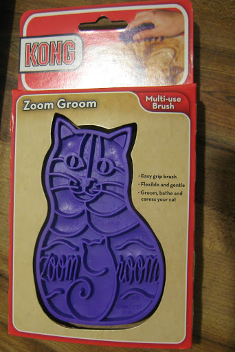 KONG Cat Zoom Groom Brush