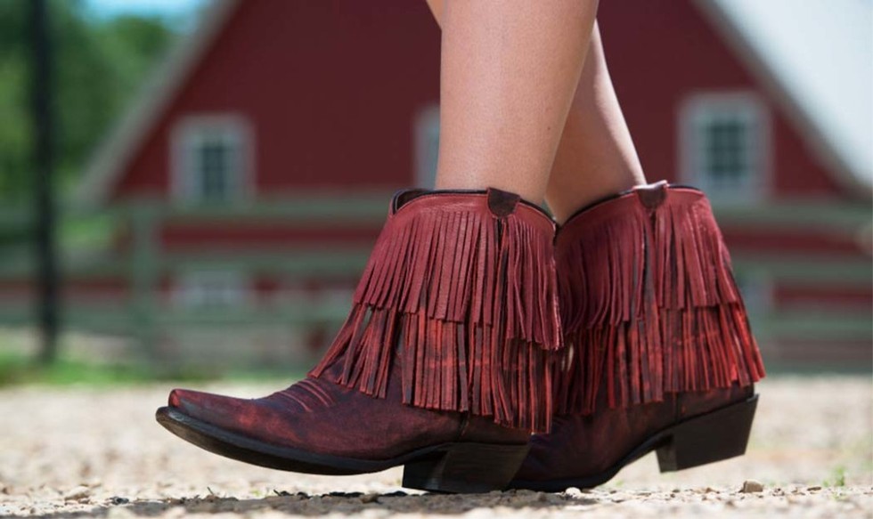 Should You Wear Boots in the Summer - One Country