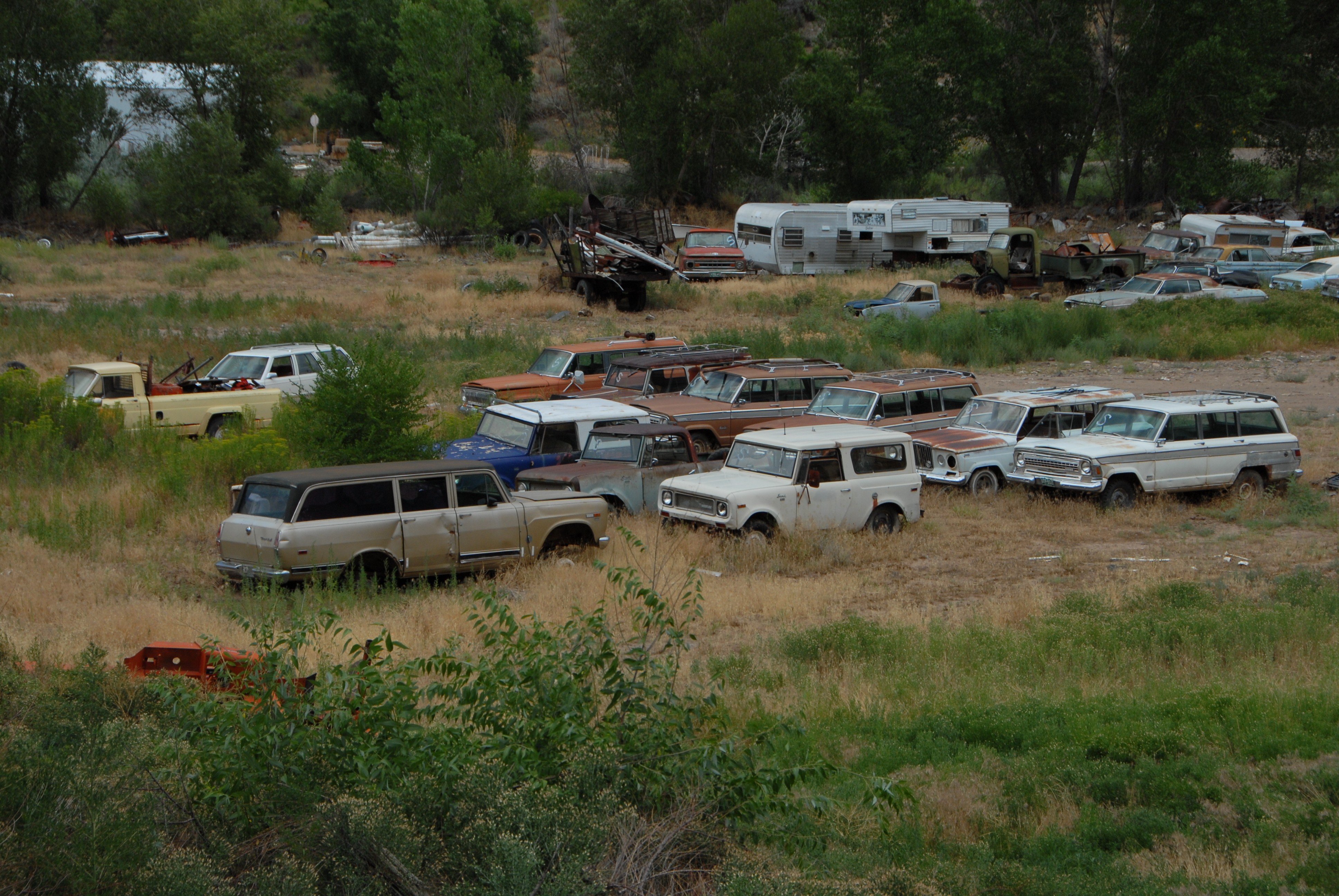 Carspotting: SUV Pioneers Turned Out To Pasture