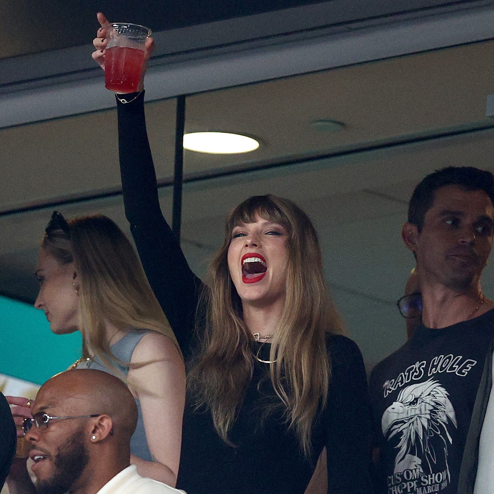 Official i Don't Care That Taylor Is Dating Travis Kelce shirt