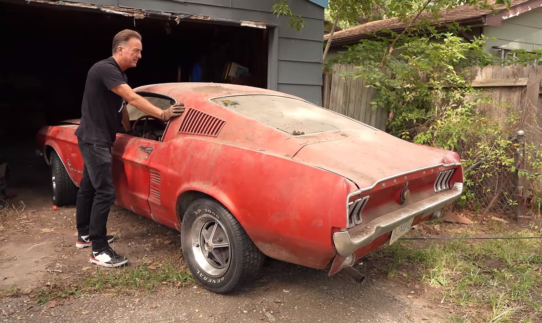 Video: 1967 Ford Mustang Fastback Sees the Light of Day After 40 Years in Storage