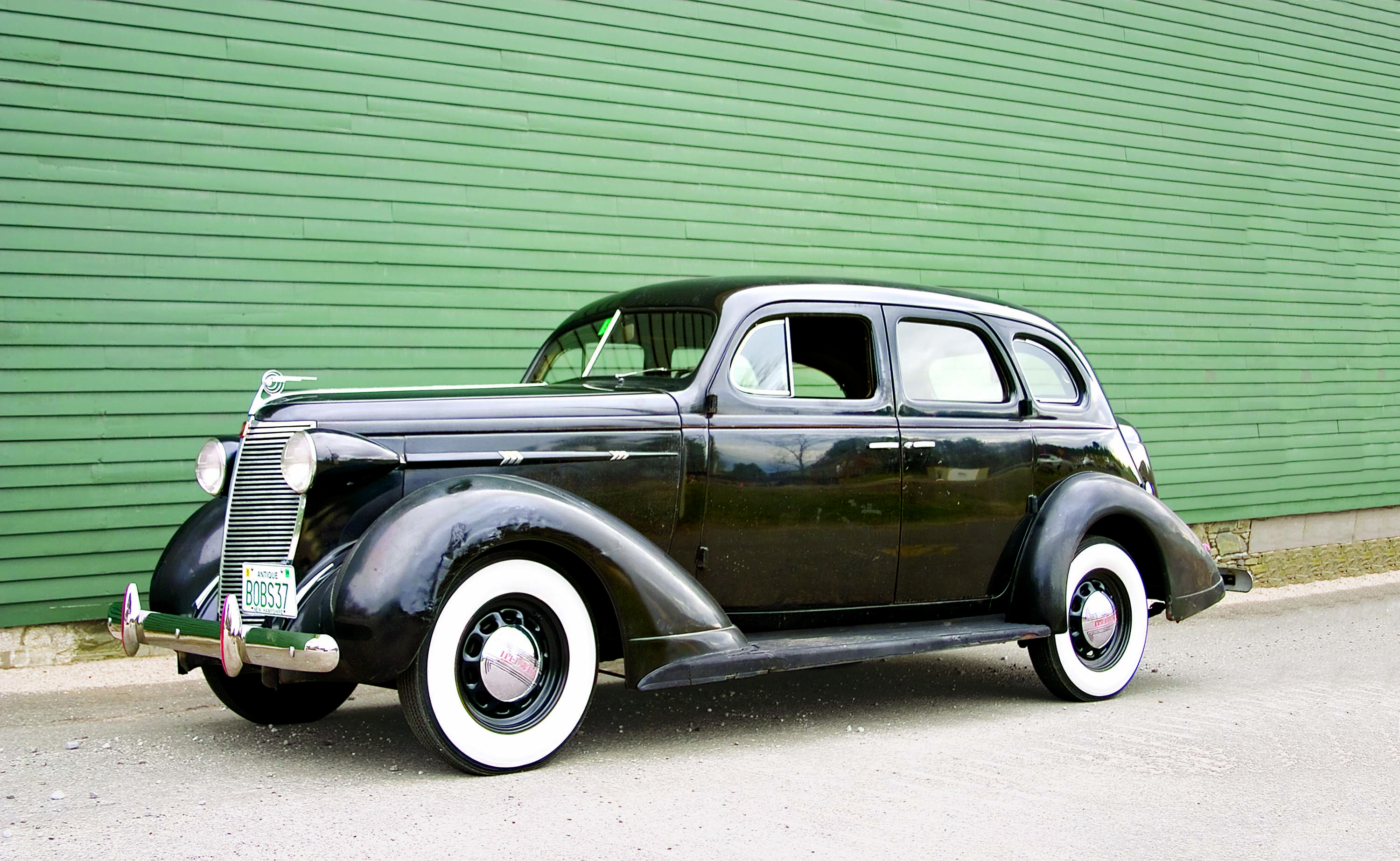 The 1937 Nash Lafayette 400 Had Upscale Design