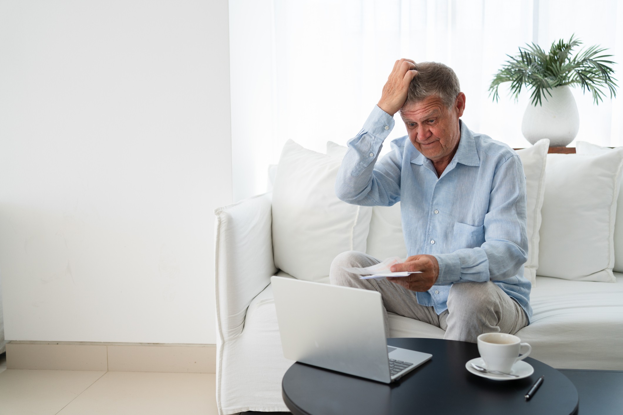 Savings warning: Britons losing BILLIONS of pounds by 'hoarding' cash in low-interest accounts