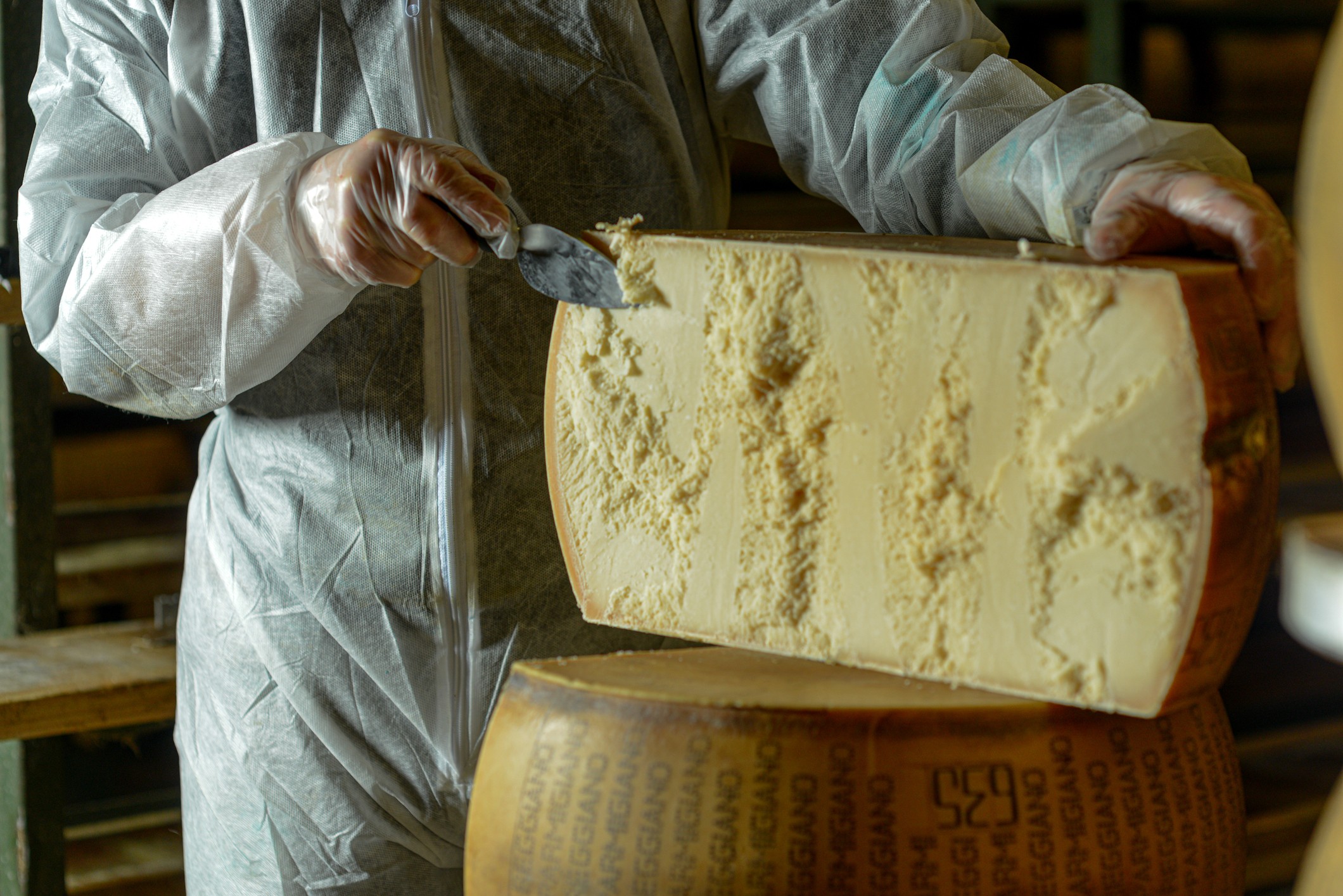 Widow sues cheesemaker over husband's death from V