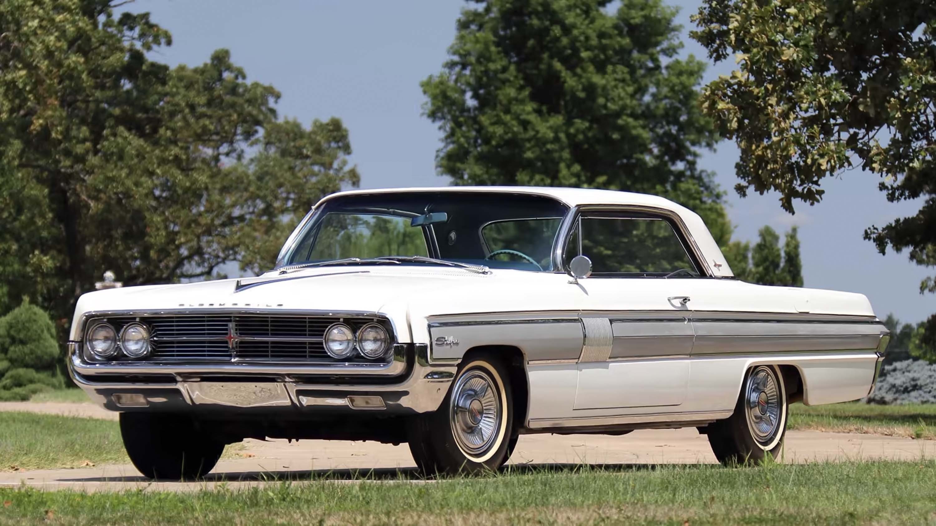 The 1962 Oldsmobile Starfire Makes For An Appealing Collectible
