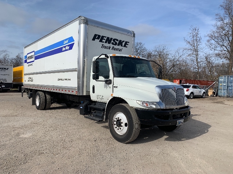 洋書 INTERNATIONAL TRUCKS origin.jpg