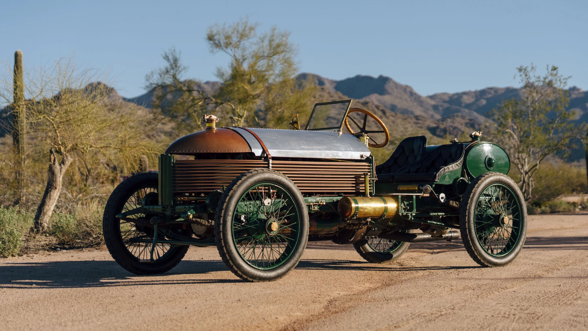 This Vintage Race Car was America's First to Exceed 100 MPH