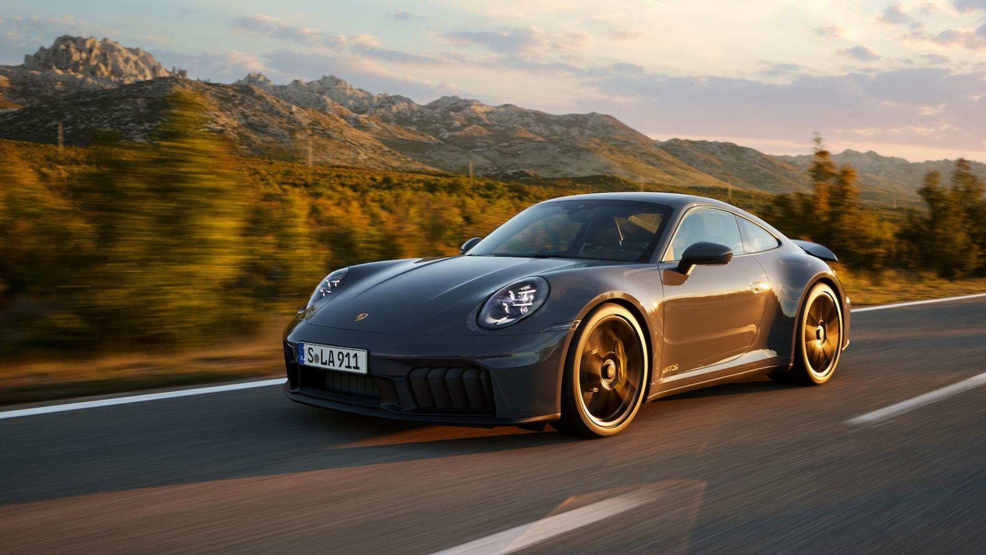 The 532 Horsepower 2025 Porsche 911 GTS Hybrid is No Prius