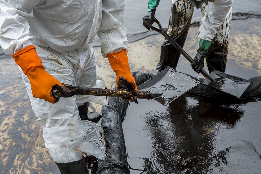 Oil spill cleanup in Toronto raises questions about government transparency