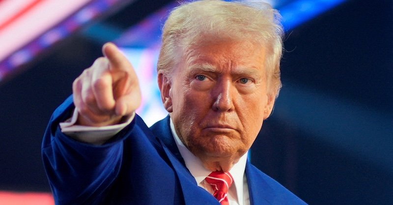 'Bread and butter corruption': Senator suspects sinister plot behind Trump's pardon spree