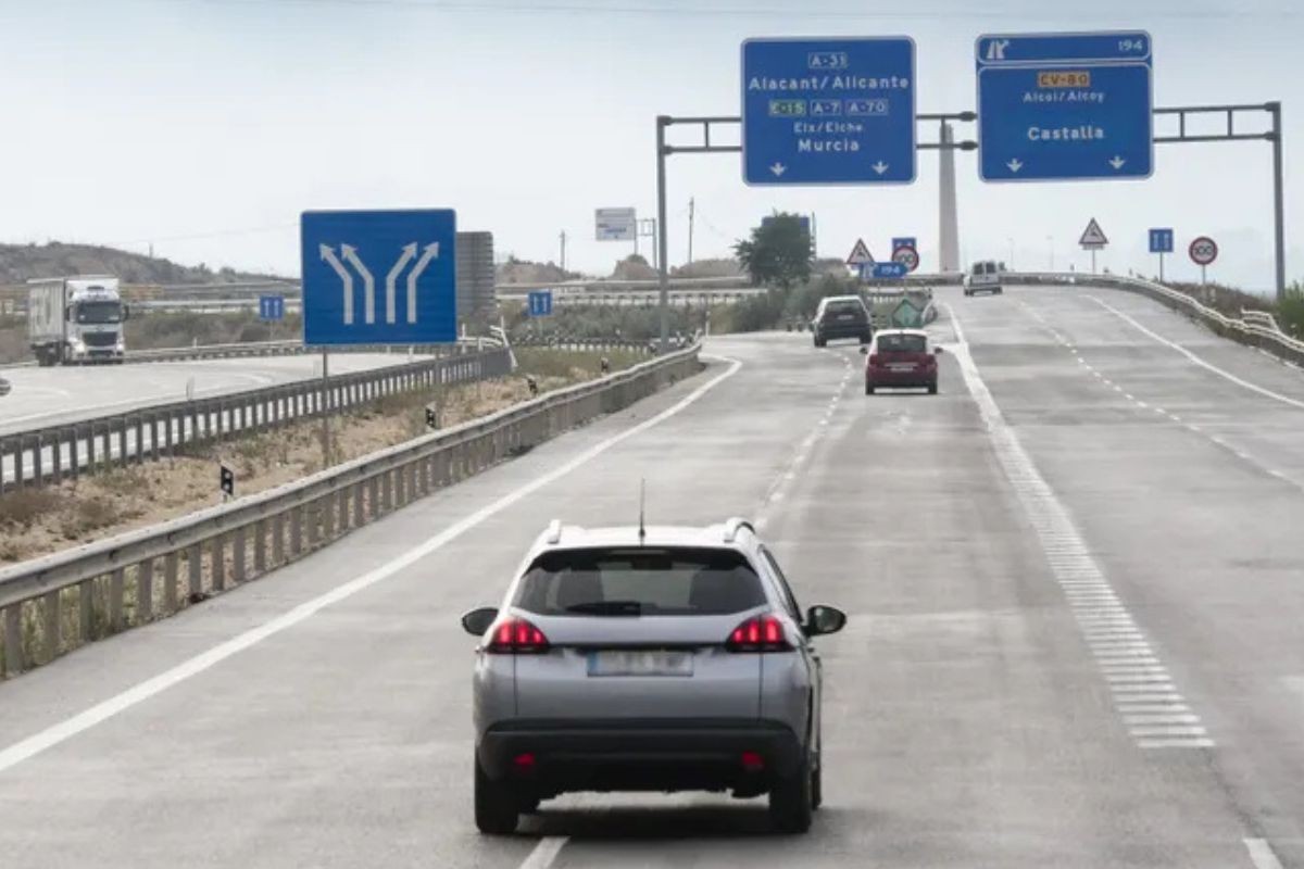 UK expats and tourists face £170 fine as Spain introduces new driving law changes