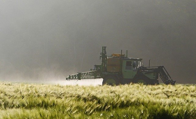 Midwestern states dominate in use of controversial pesticide tied to weed resistance