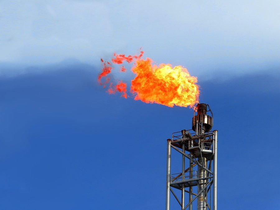 Flaring of gas at oil sites rises sharply, worsening carbon emissions and energy waste