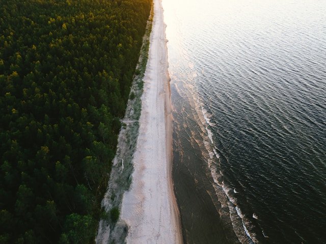 Ohio budget cuts threaten Lake Erie algae control as climate pressures grow