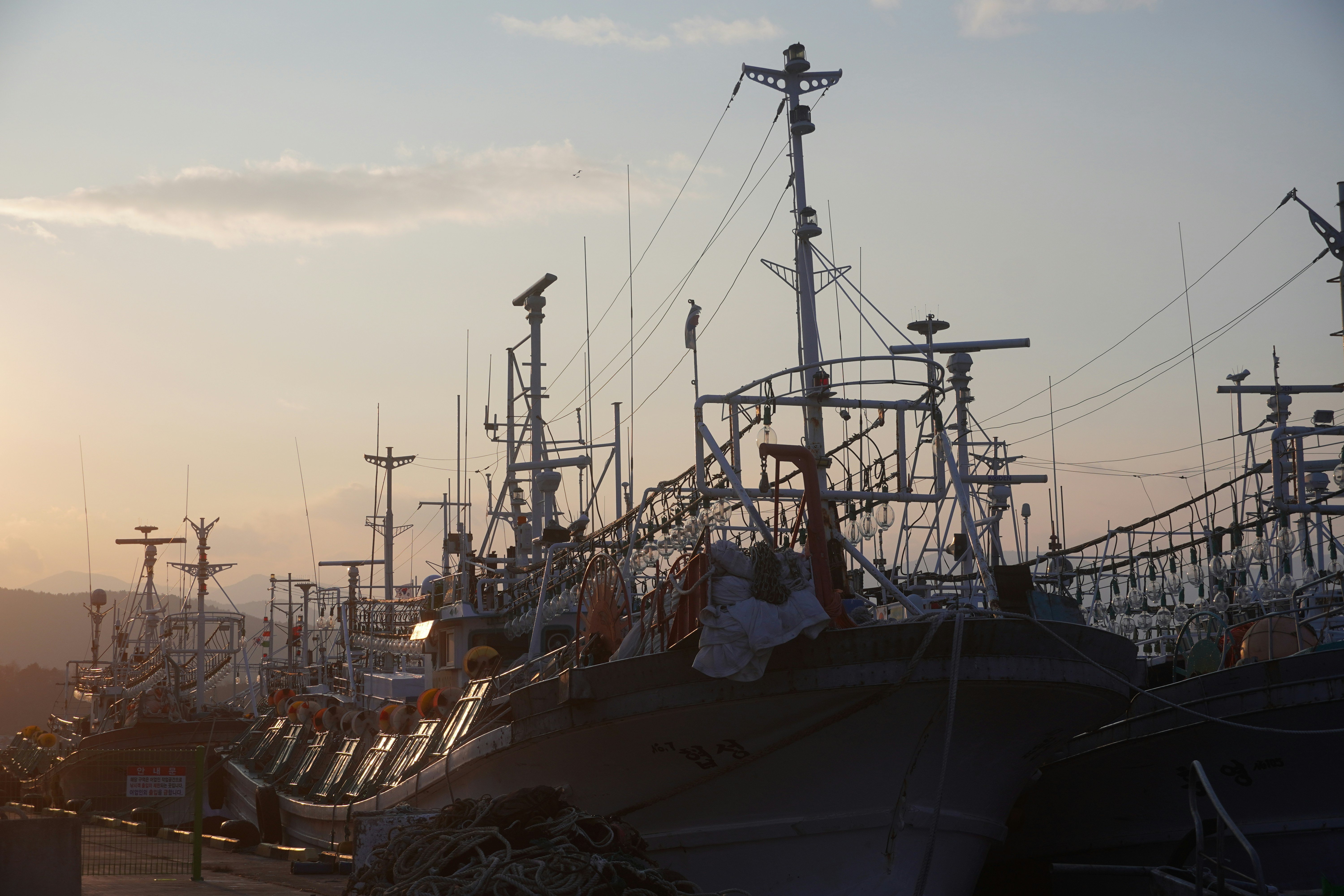 Court blocks commercial fishing in massive Pacific marine reserve