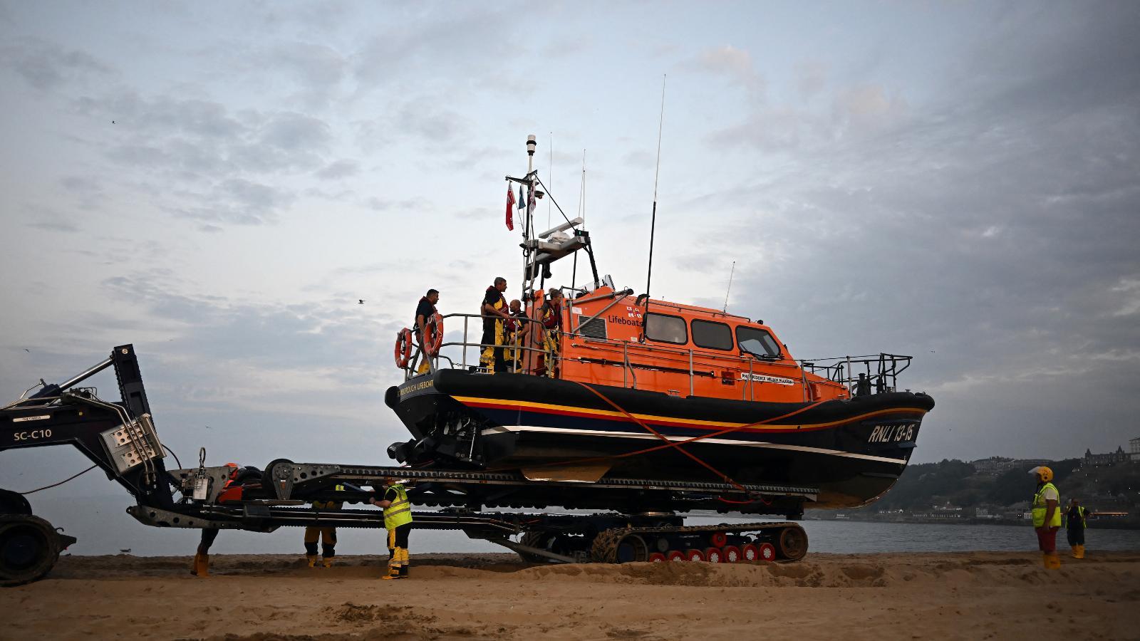RNLI halts service in Portsmouth after anti-migrant protesters confront volunteers