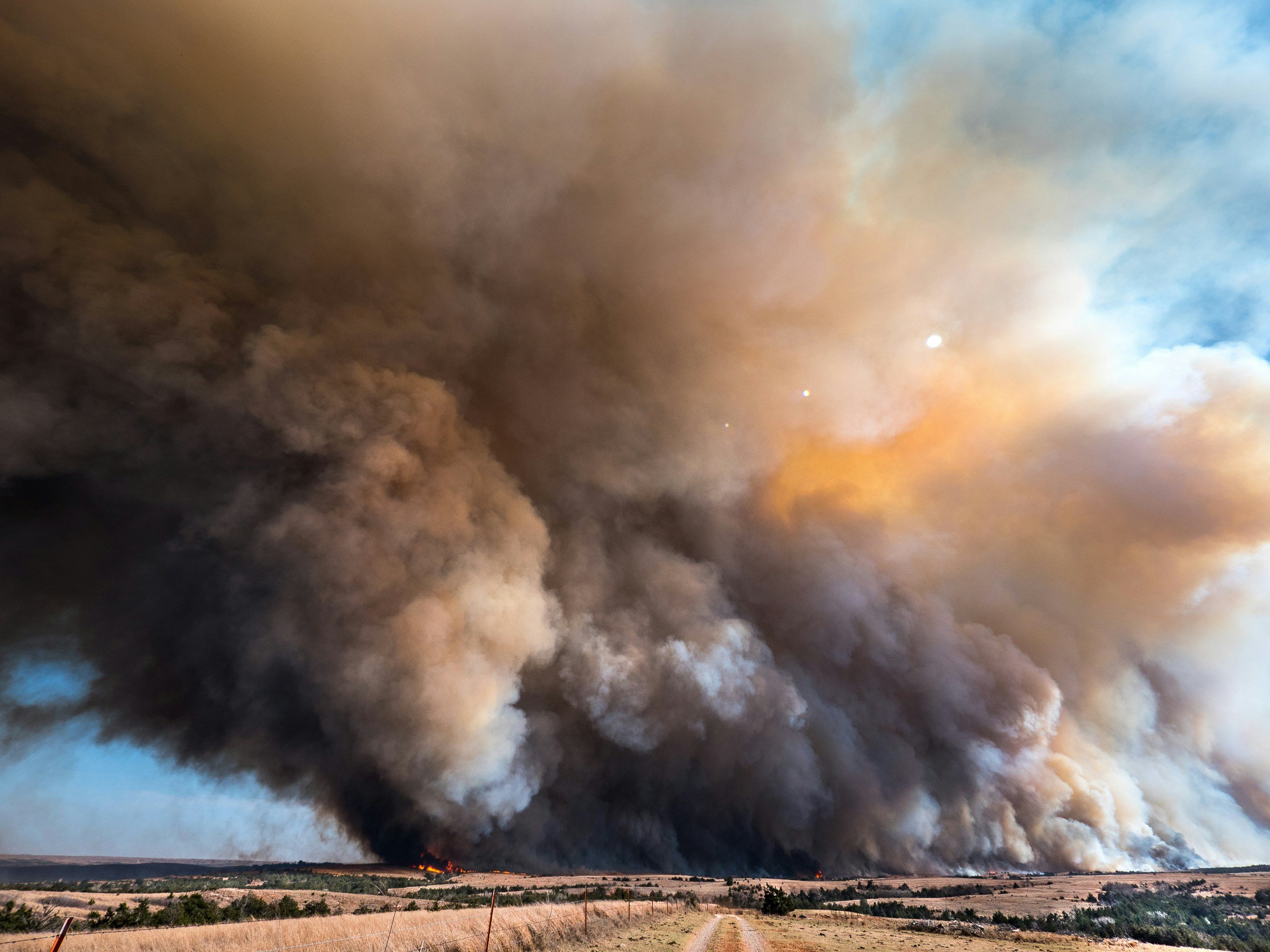 As wildfire smoke spreads across the U.S., Republicans pressure Canada but sidestep climate concerns