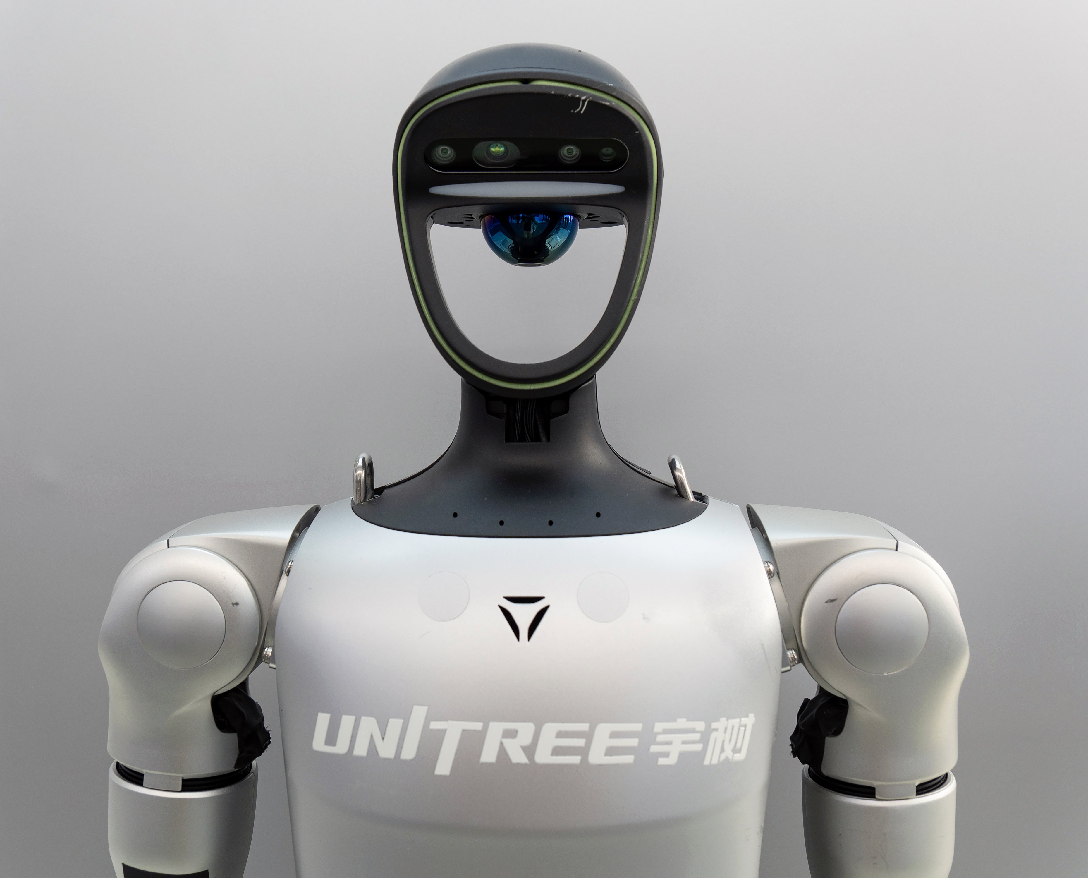 Japanese Humanoid Robot Can Keep Its Balance After Getting
