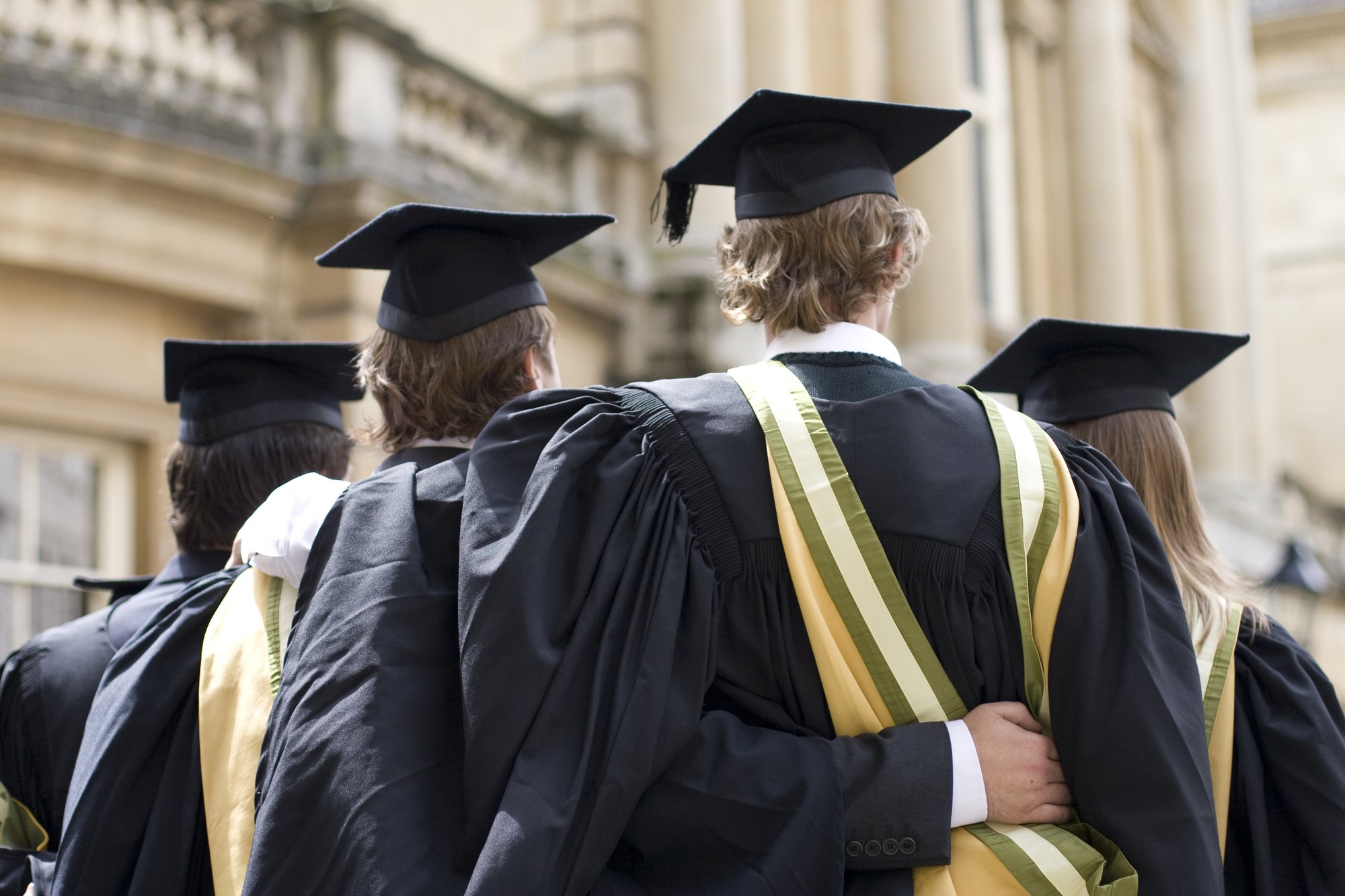 Half of British graduates earn less than average w