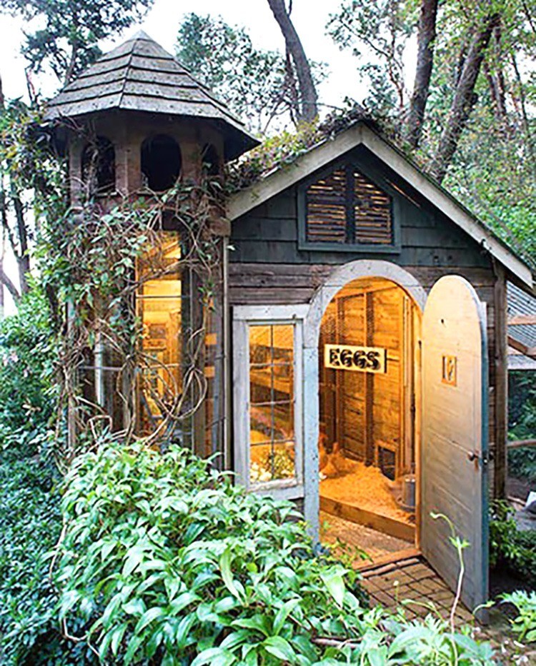 21-of-the-most-outrageously-cool-chicken-coops-which-is-your-favorite