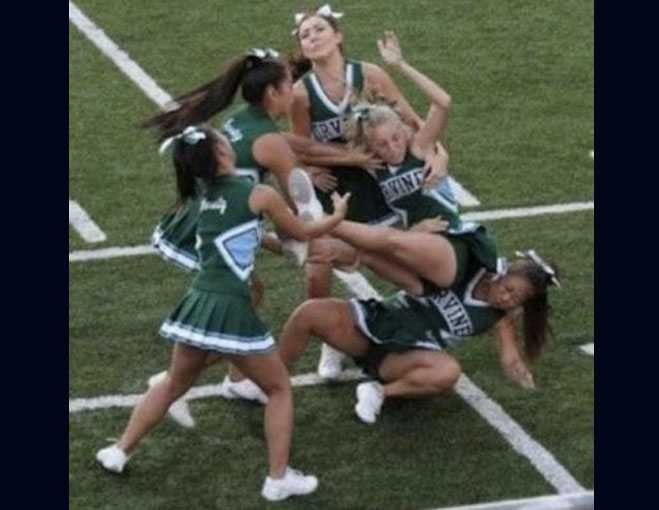 30 Of The Best Cheerleader Fails You Wont Want To Miss Popdust 