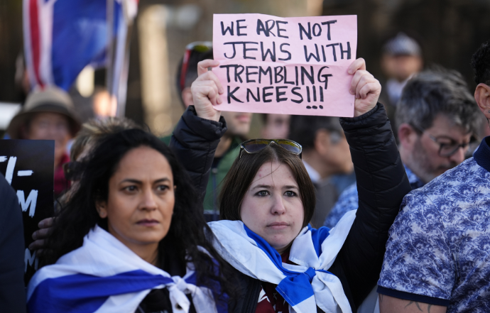 Protesters Condemn Sadiq Khan After Golders Green Terror Attack
