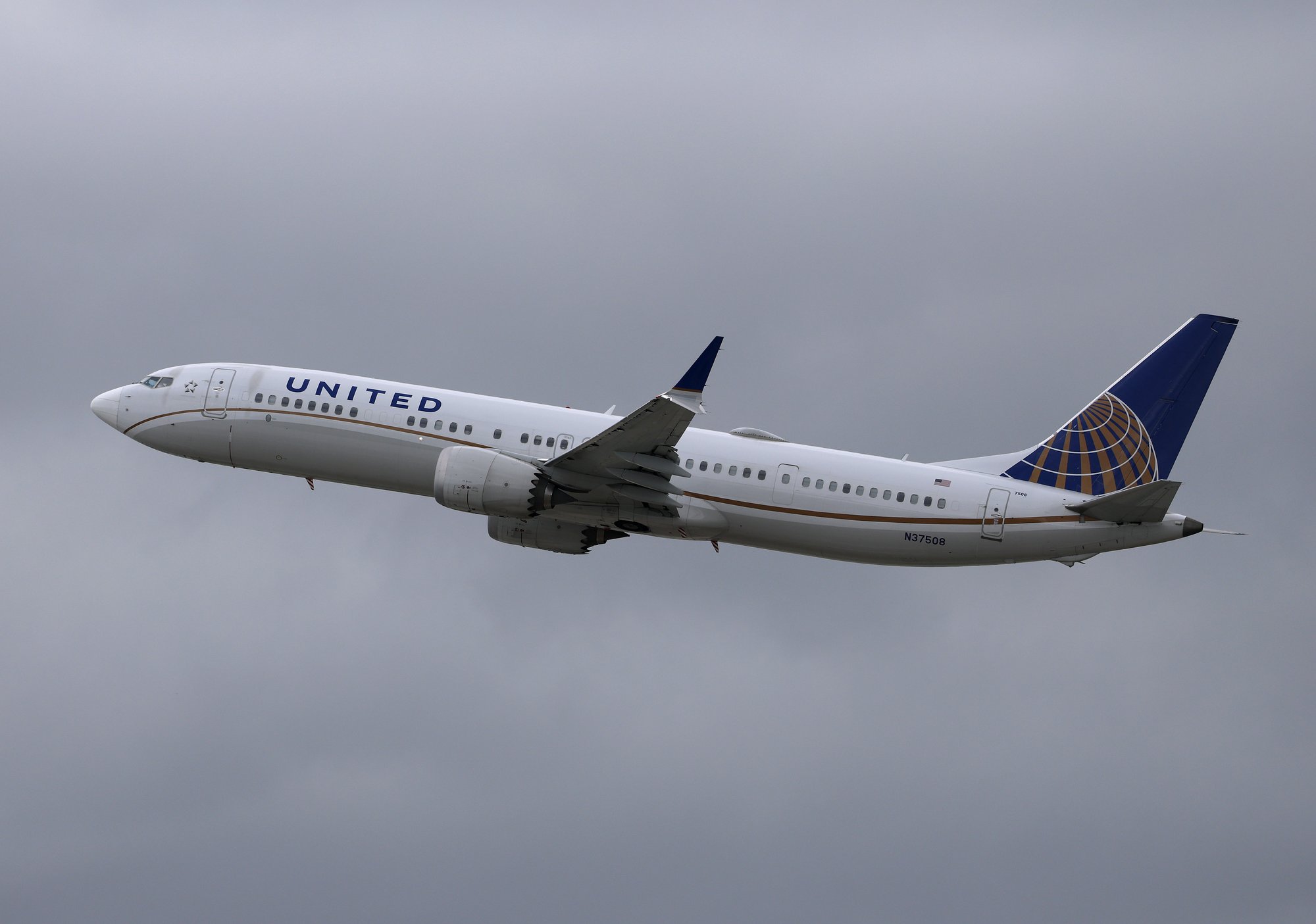 United Airlines flight collides with 'shiny, red' drone on approach to airport