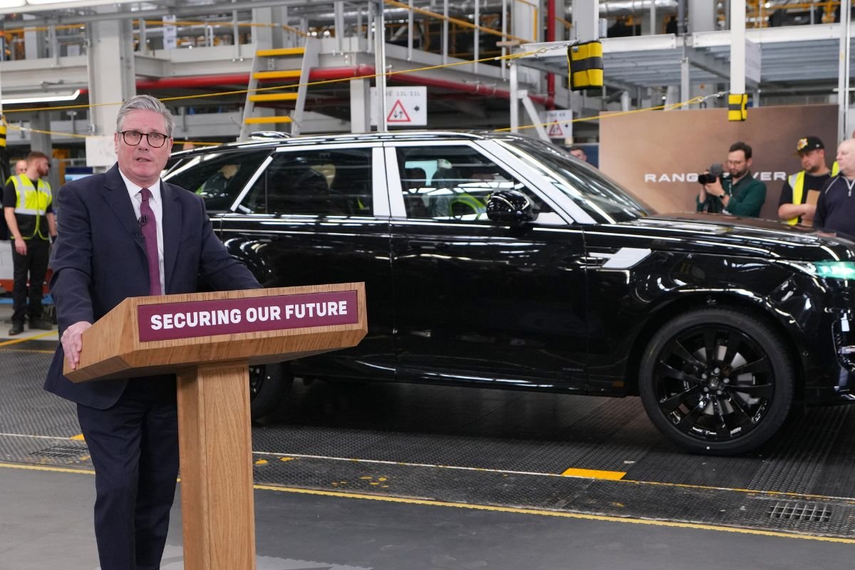 Labour urged to make deal with EU to protect £70billion car industry ahead of new Brexit rules