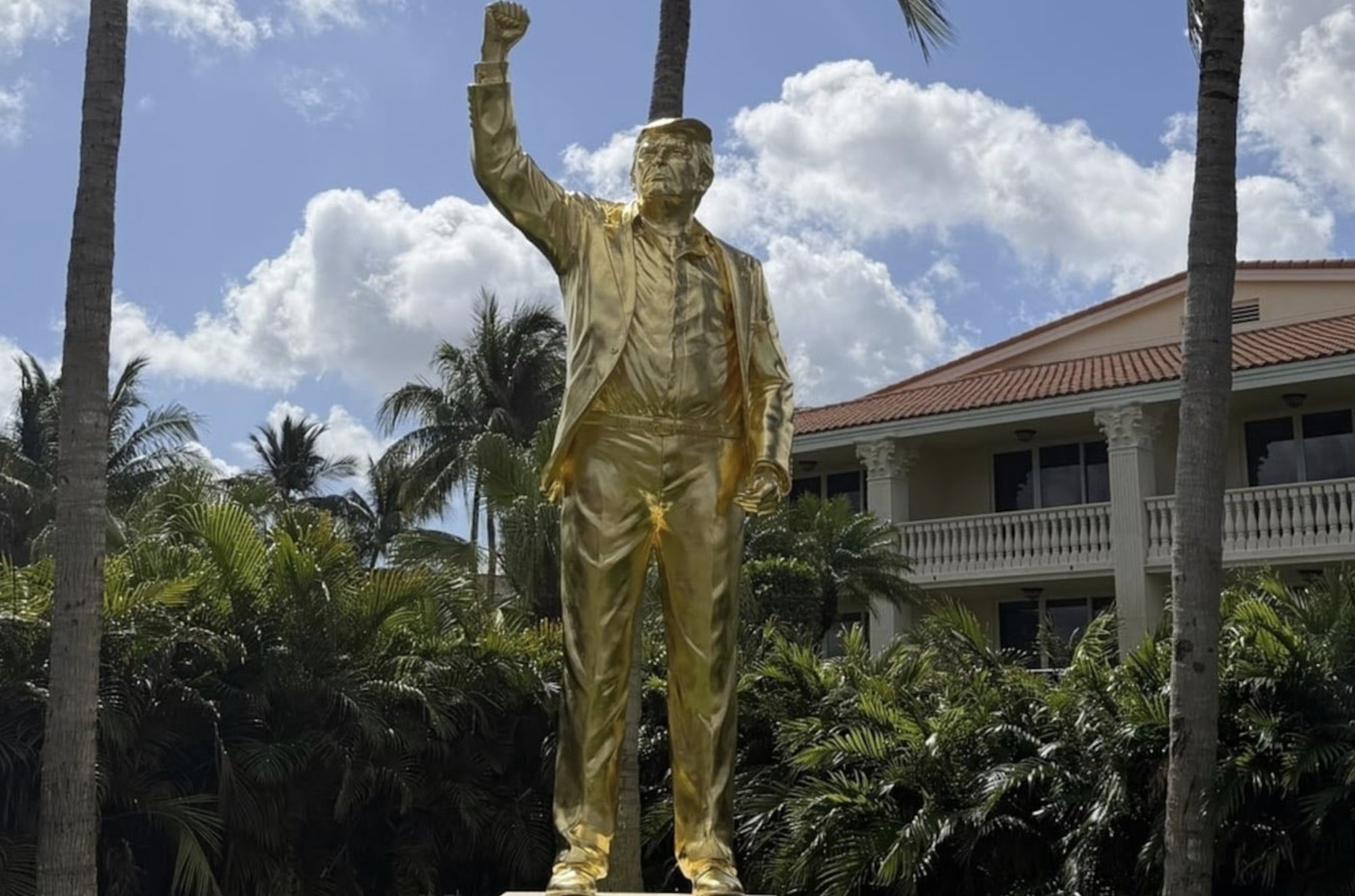 Donald Trump erects 15-foot gold statue of himself at golf course days before PGA event