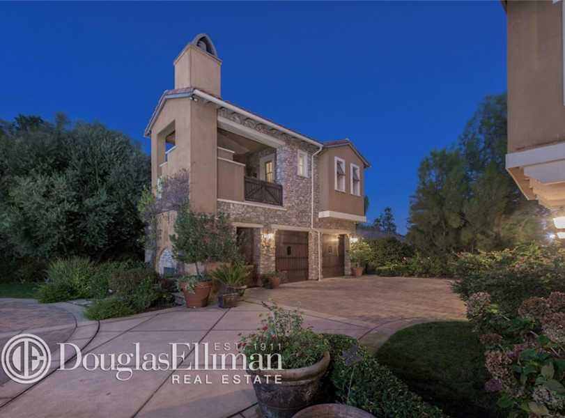 House Tour Tuesday—Selena Gomez’s Stunning Calabasas Mansion Popdust