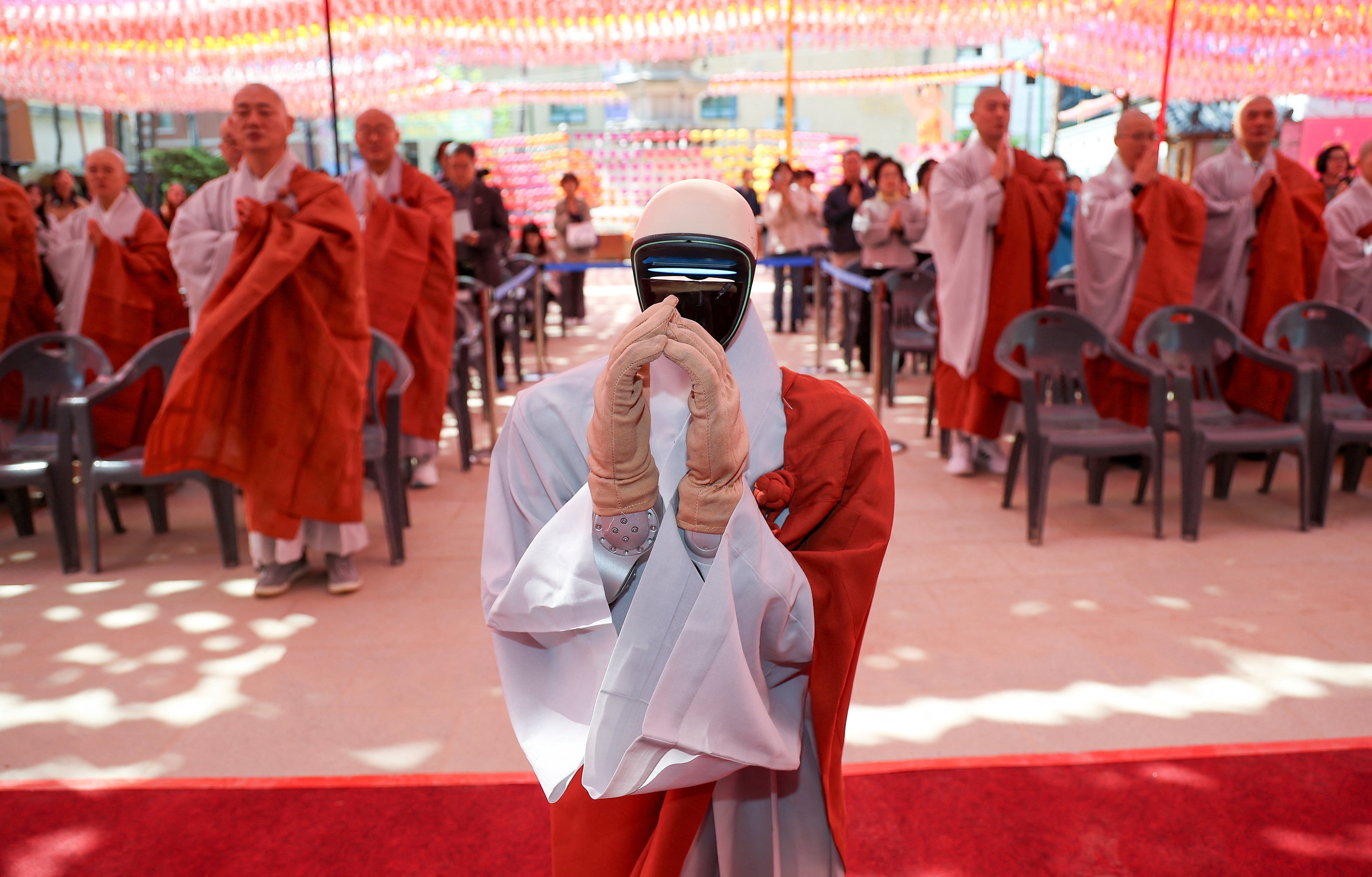 Robot becomes ordained monk and promises to 'devote myself' to faith