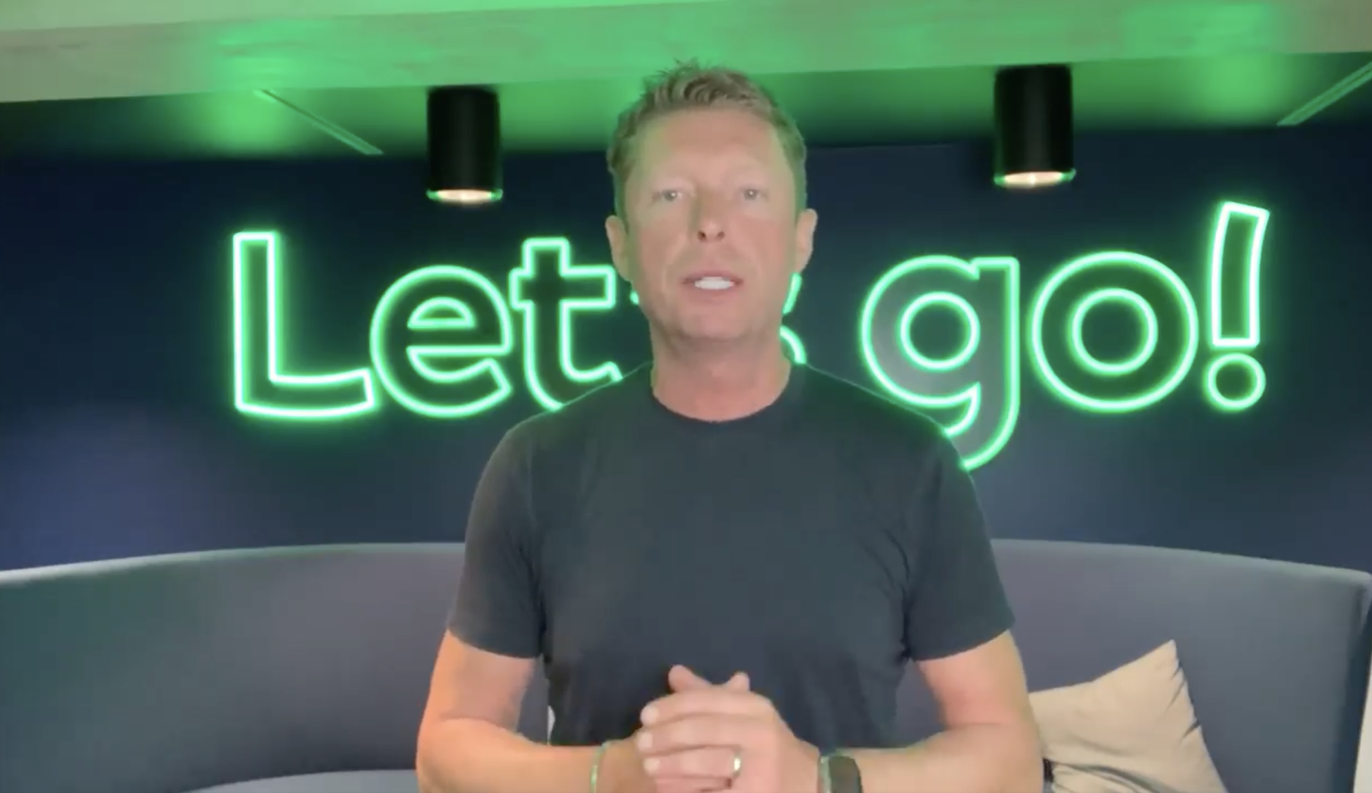 AO.com chief says 'Starmer must resign', blasts Net Zero 'madness' and declares 'Britain is broken!'