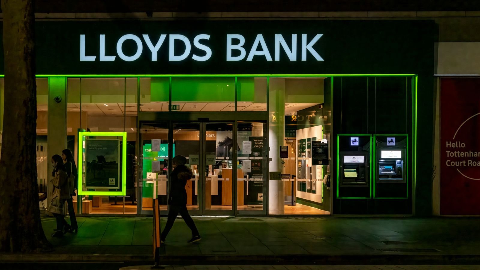 Lloyds Bank confirms £50 rule change to hit THOUSANDS of bank accounts next month