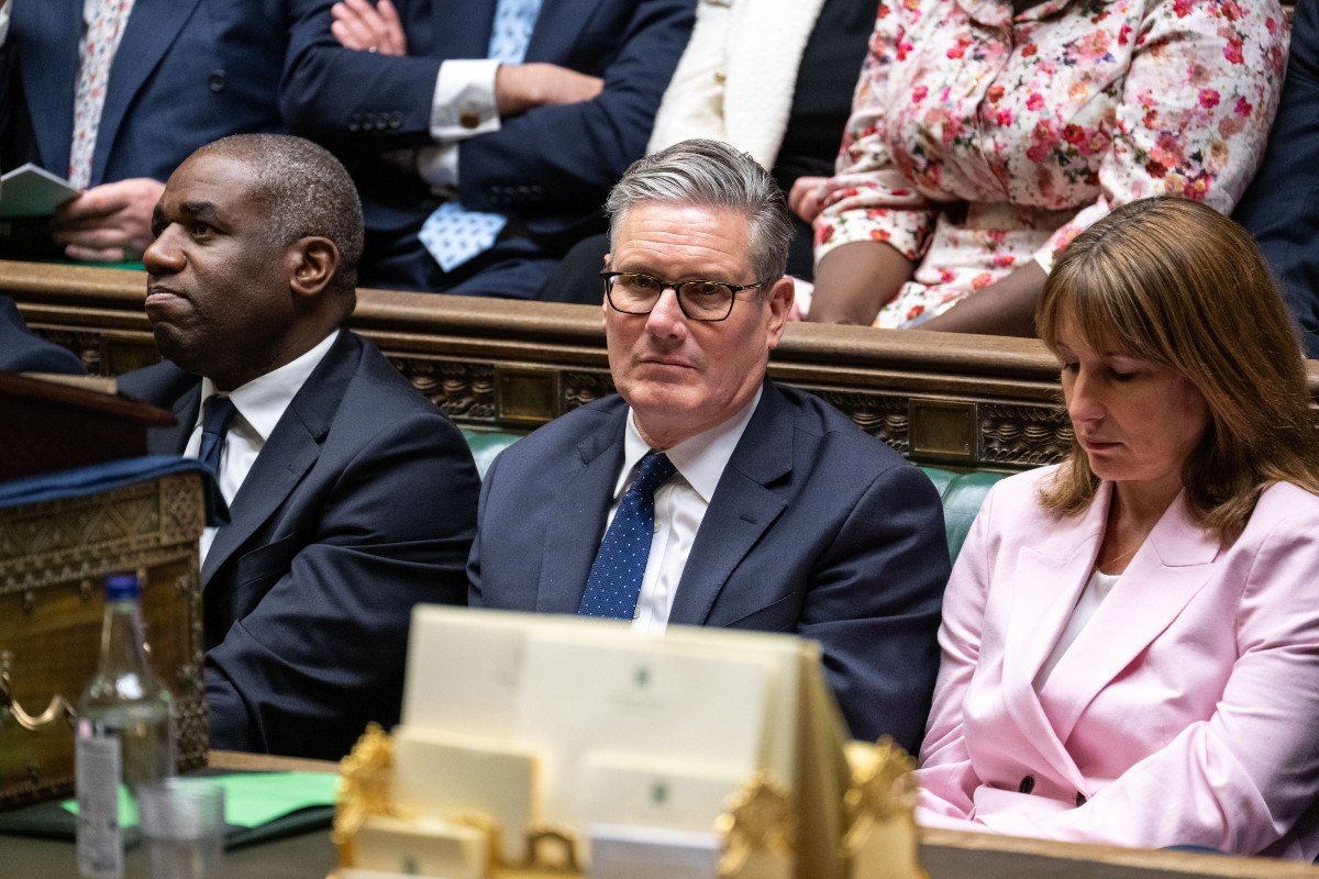 Labour leadership contest explained: How a challenger could OUST Keir Starmer as PM faces battle in hours