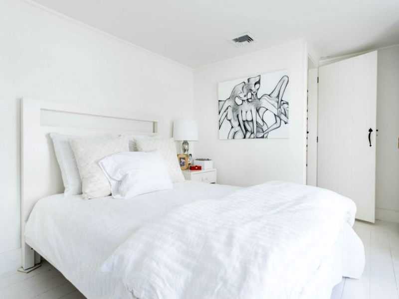 Decor Inspiration: Countess Luann de Lesseps Hamptons Home Tour White bedroom in Hamptons home of Luann de Lesepps of RHONYC