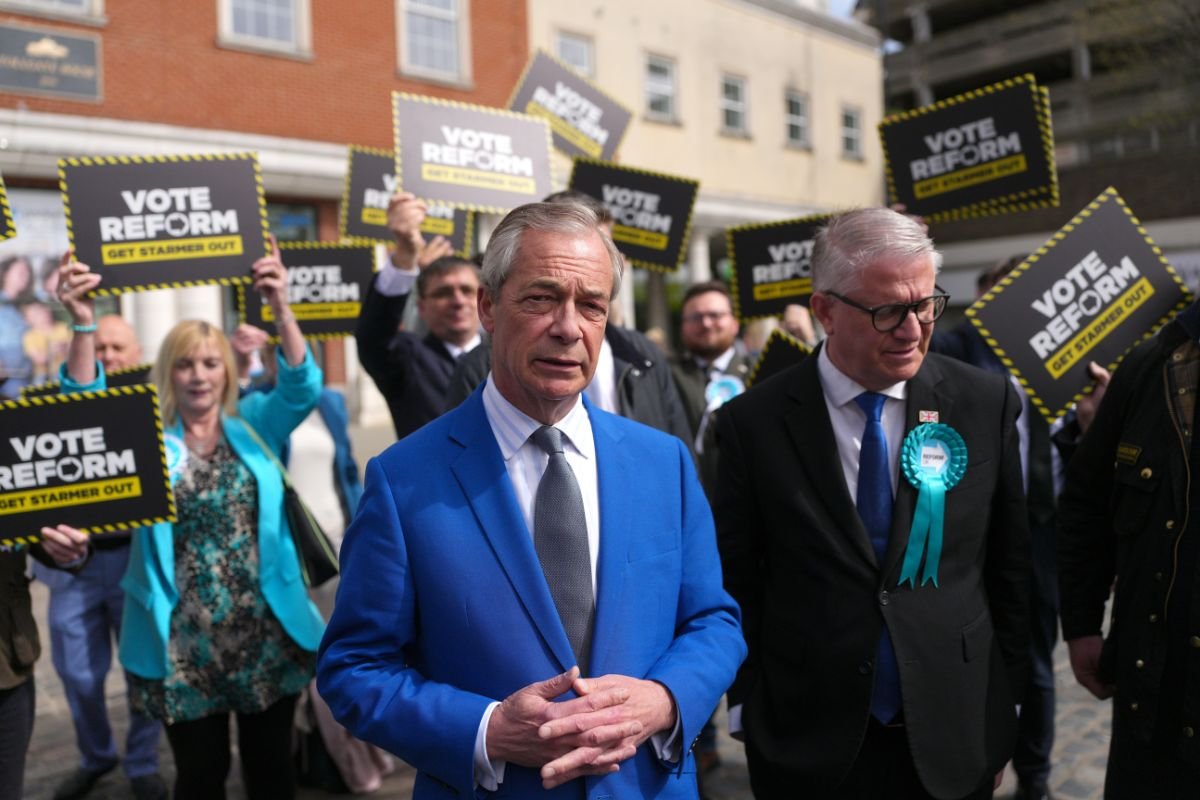 Nigel Farage demands snap general election if Keir Starmer toppled as PM