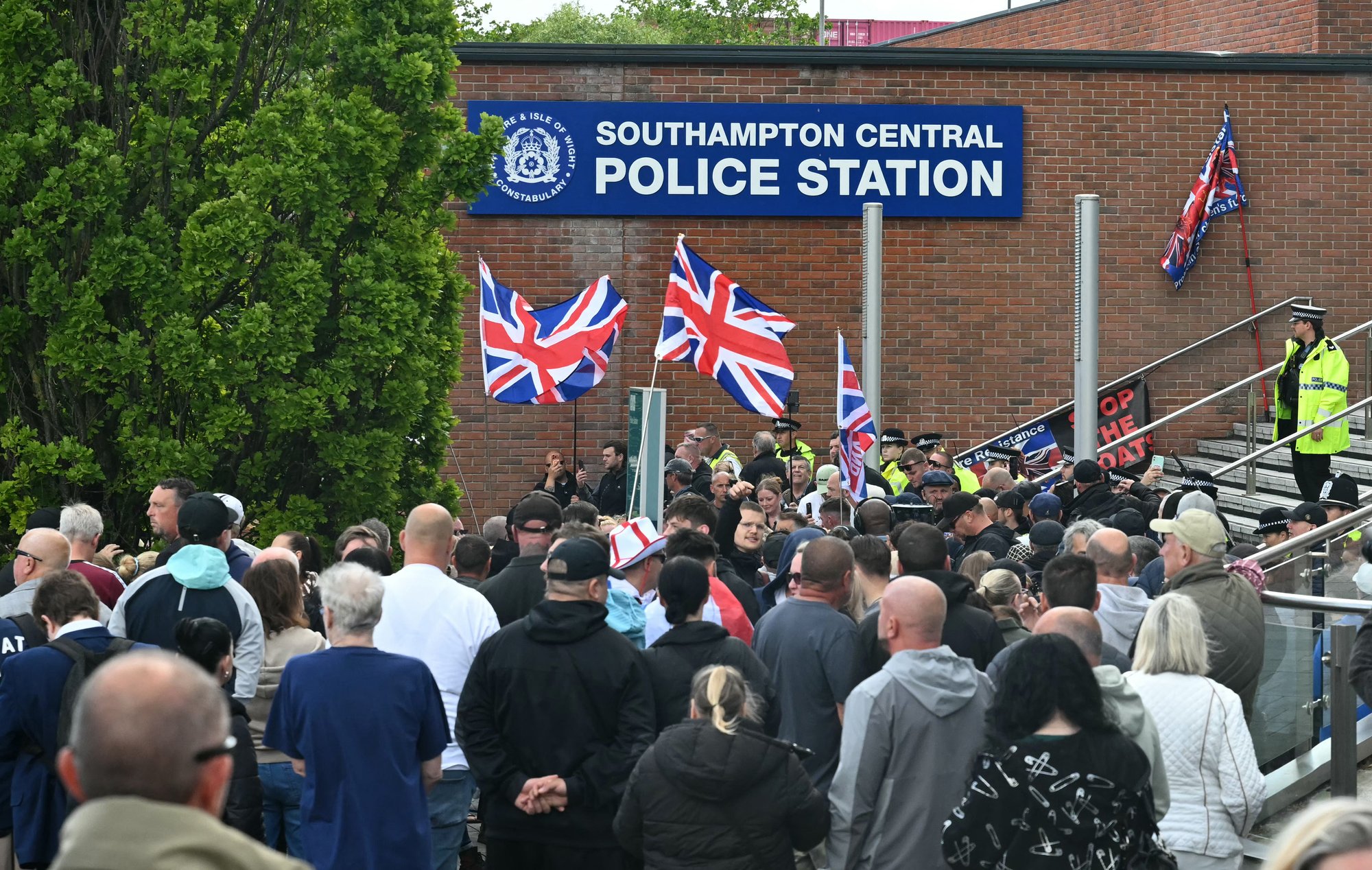 Protesters demand justice for Henry Nowak as over a thousand gather outside Southampton police station