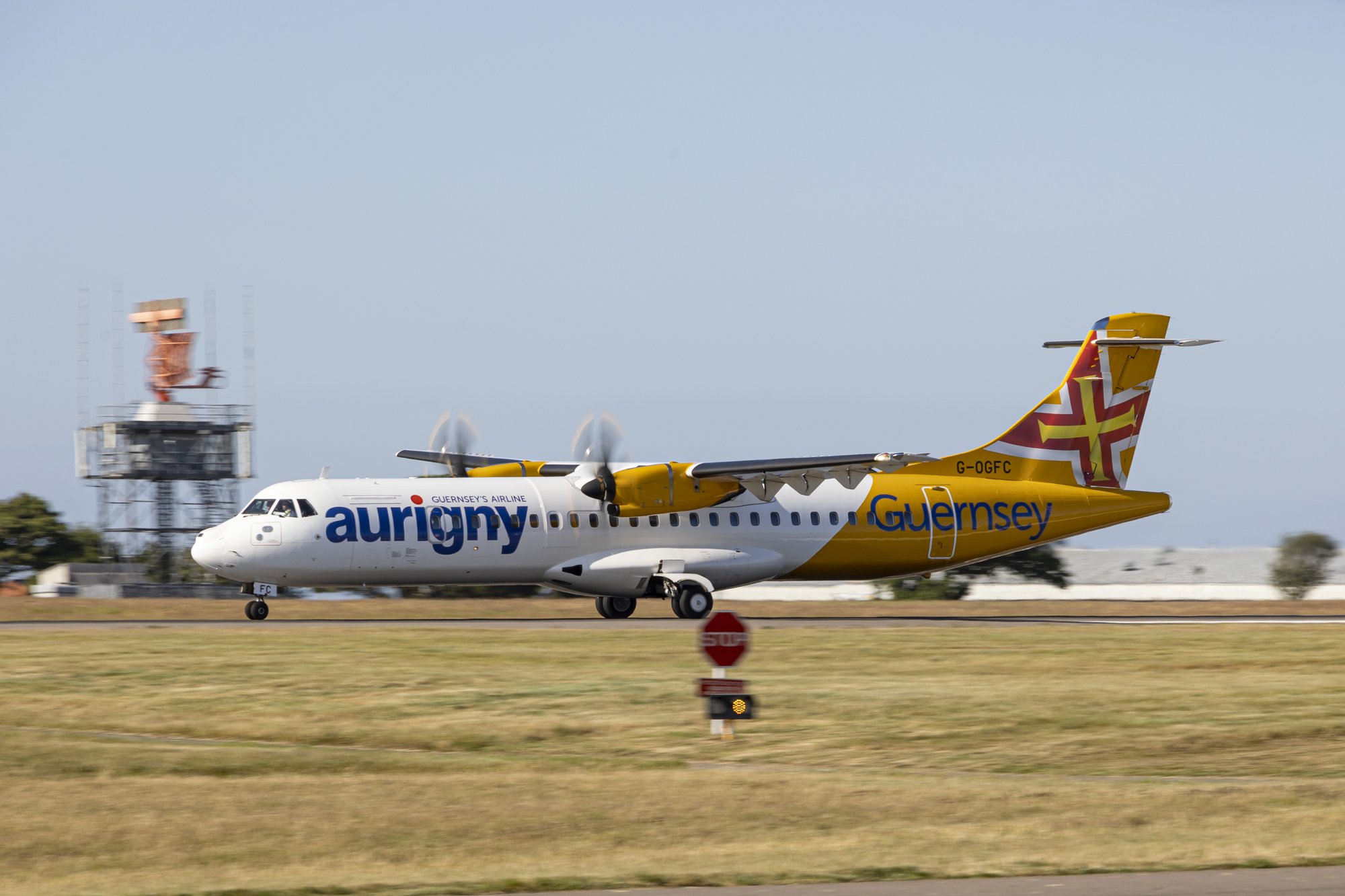 Plane en route to Manchester forced into emergency landing i