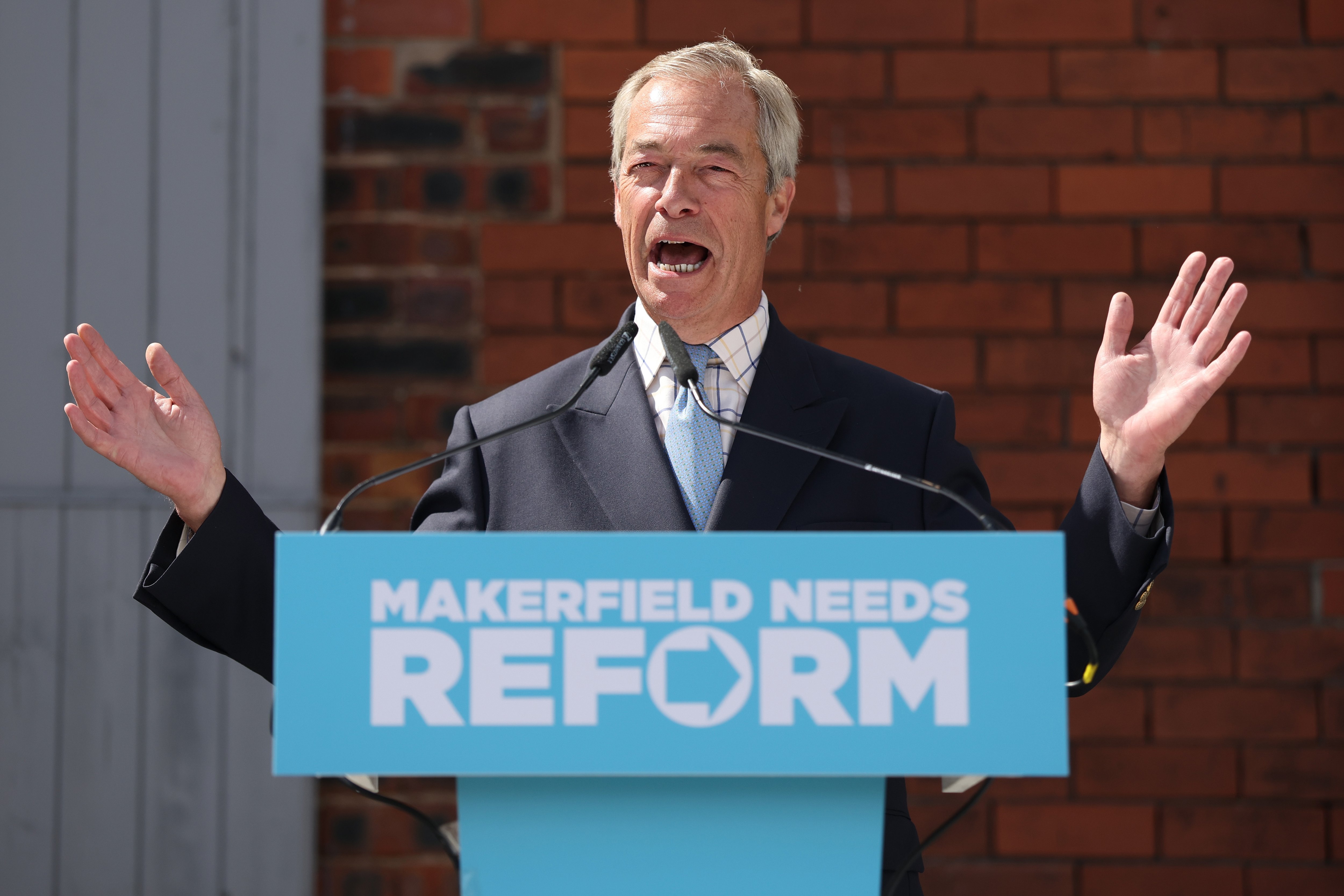 Nigel Farage warns Restore voters risk handing 'most left-wing PM of modern times' keys to No10