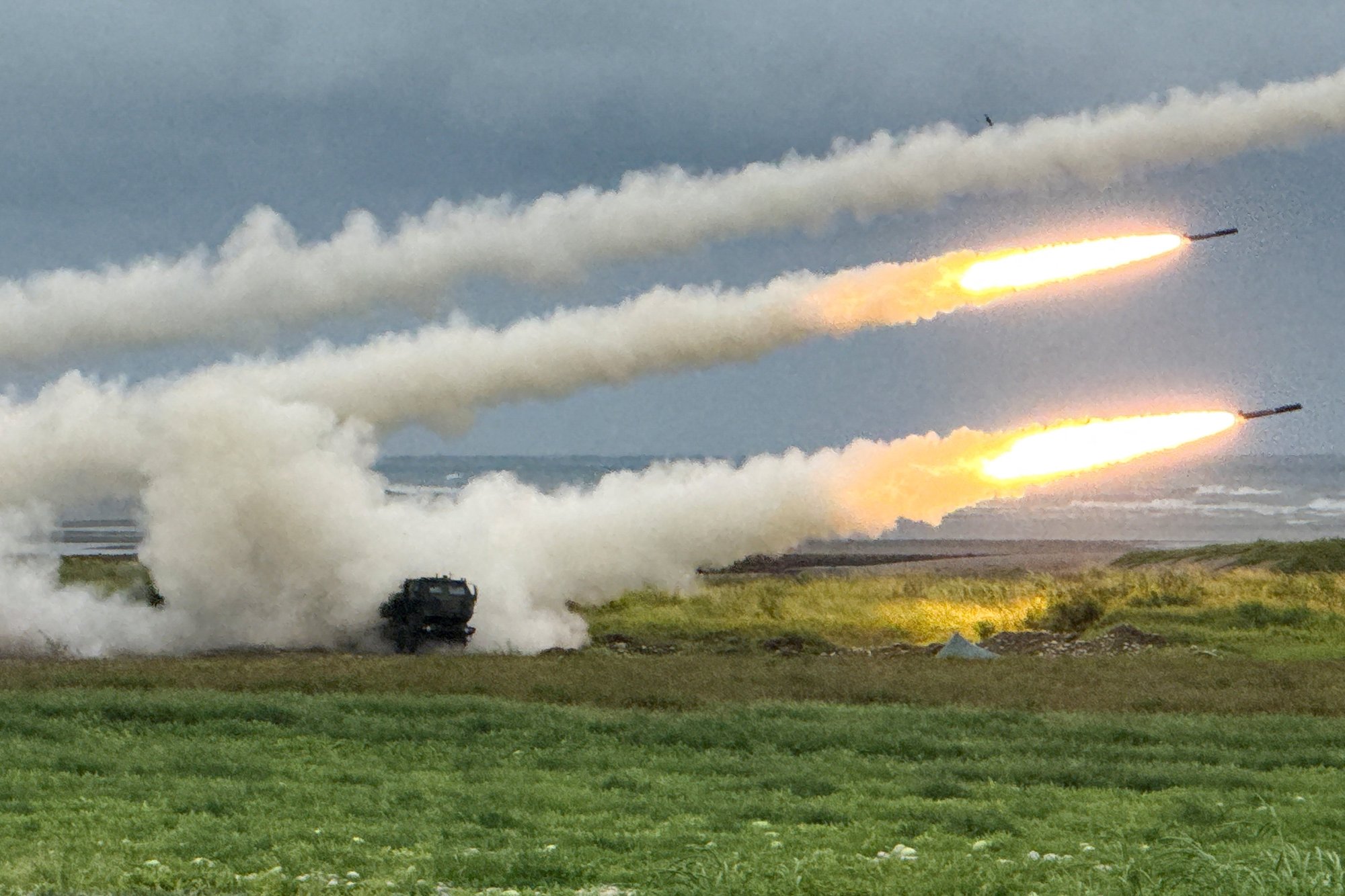 Taiwan blasts US missiles towards China for first 