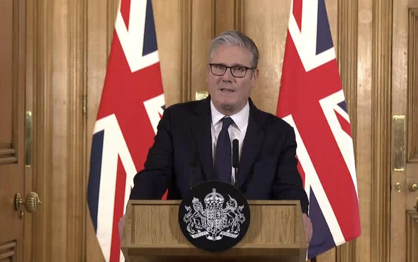 Keir Starmer announces social media ban for under-16s as he vows to protect children online
