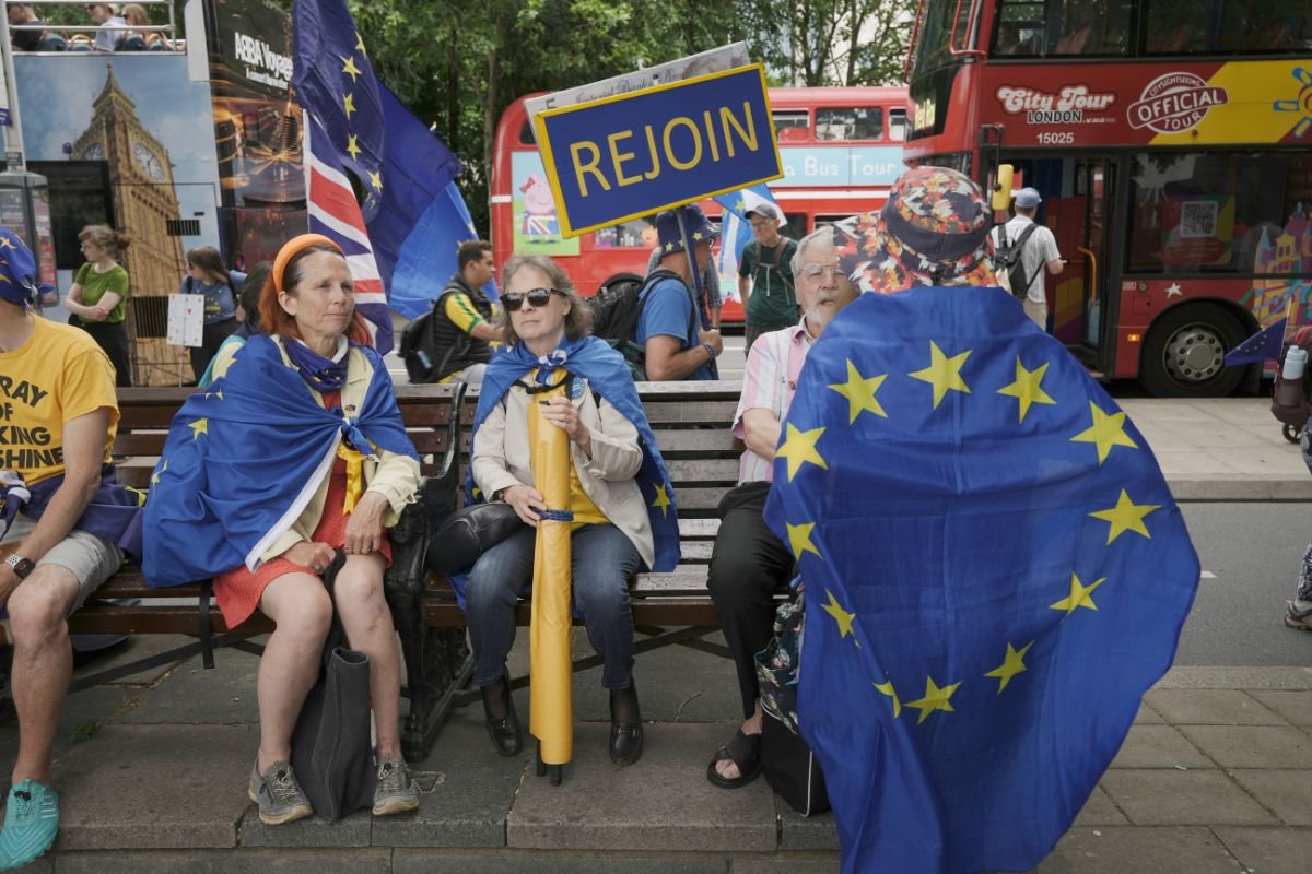 Rejoin EU rally mocked after just hundreds march on London to demand Brexit reversal