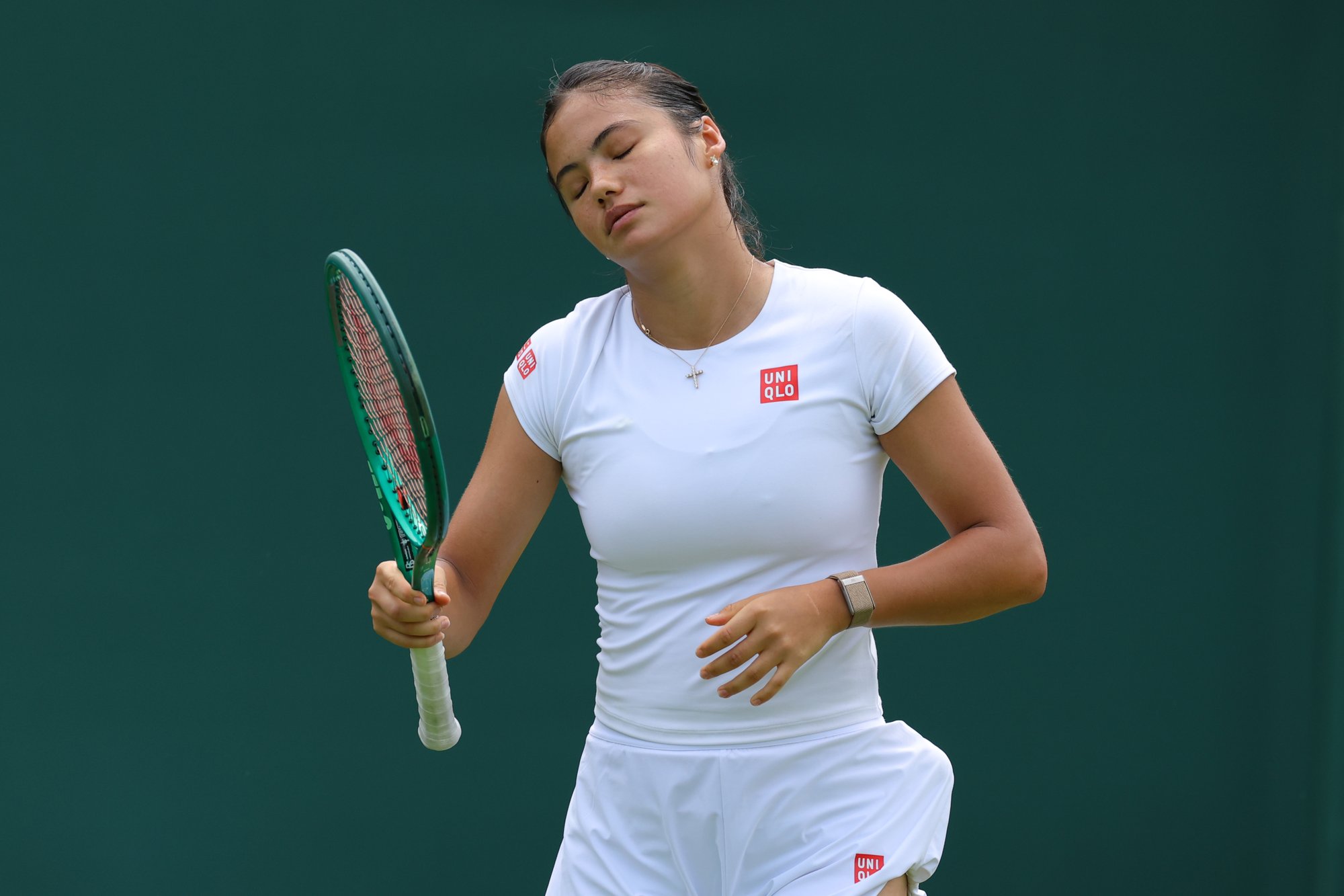 Emma Raducanu withdraws from Wimbledon over injury on right leg