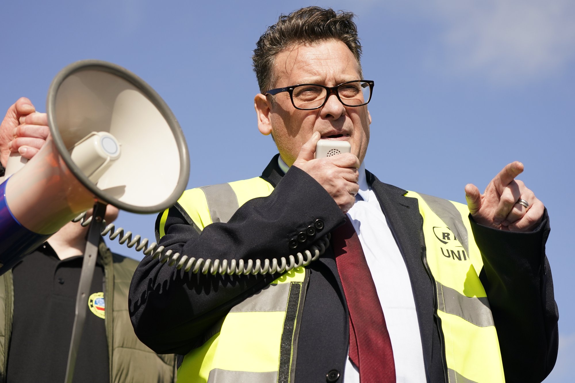 Labour civil war erupts as suspended MP threatens to sue minister over mental health claims