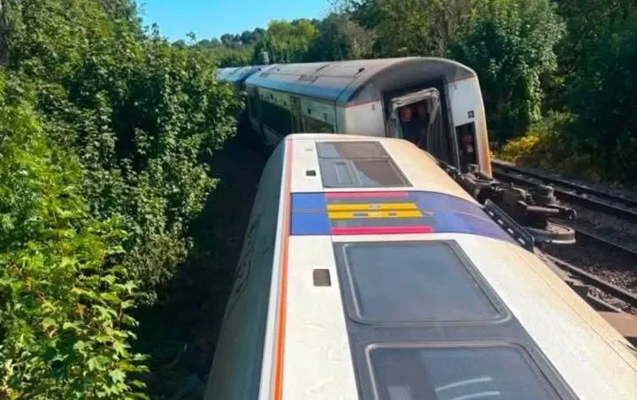 Busy London commuter train derails in East Sussex with passengers 'trapped' after horror crash