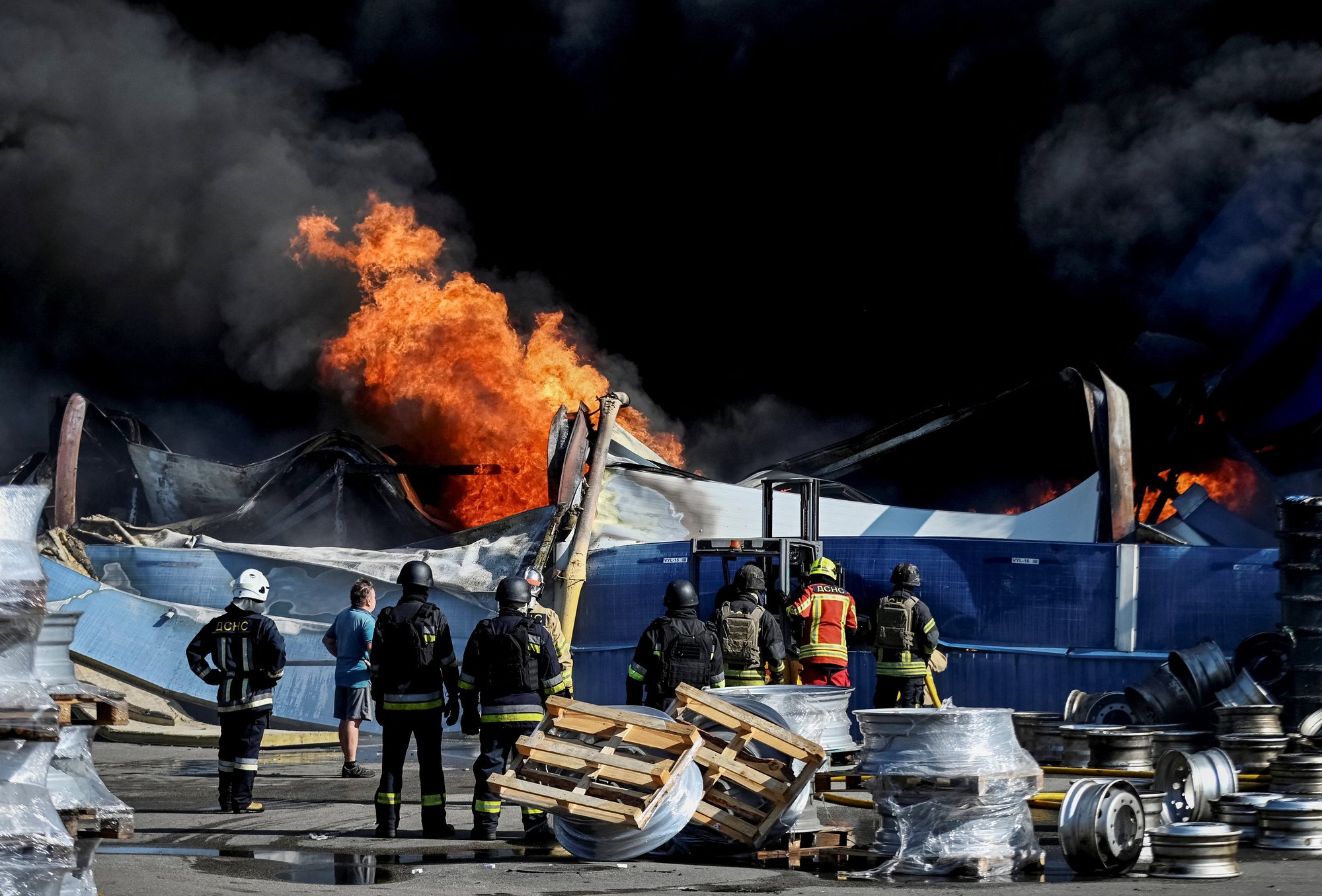 Volodymyr Zelensky turns on own officials over 'terrible negligence' after Russian strike kills 37