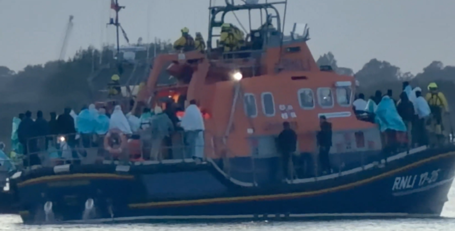 Hundreds of protestors descend on Portsmouth in clash with migrant small boat arrivals